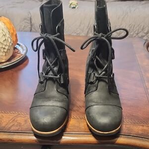 Sorel Black Lace-Up Women's Boots